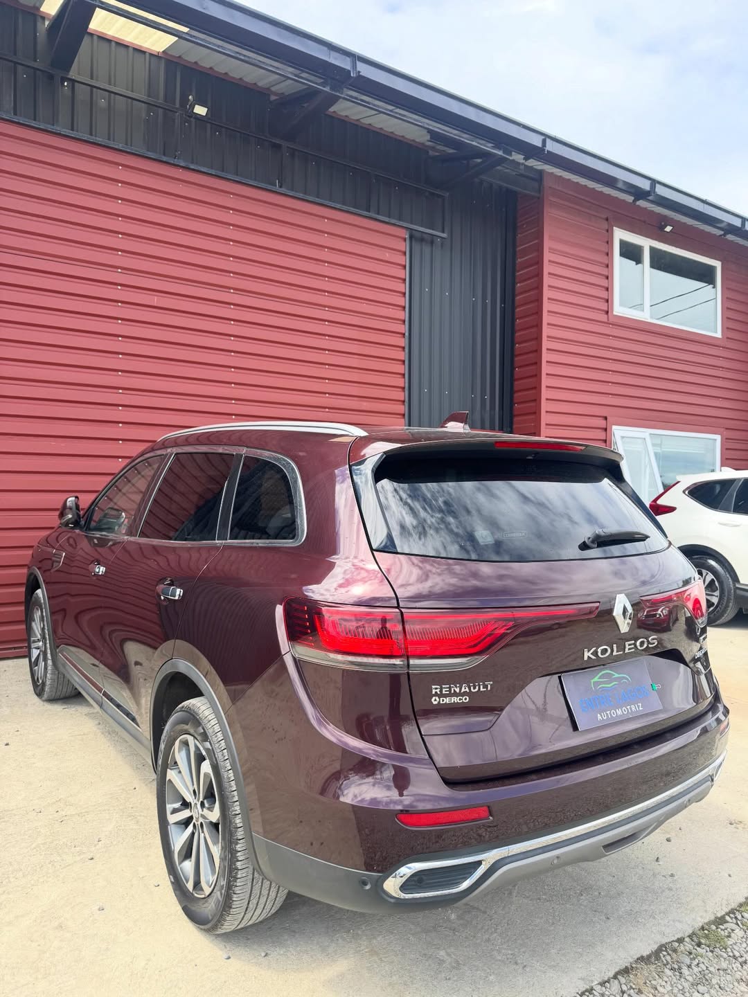 📍Puerto Varas, X región. 👉🏻 Conoce más- 🌐 www.entrelagosautomotriz.clRenault Koleos 2023Vers (3)