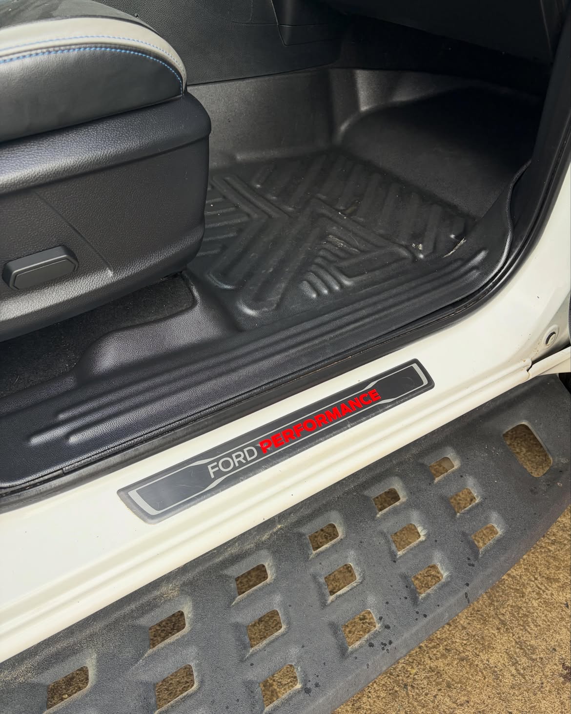Puerto Varas, X región. 👉🏻 Conoce más- 🌐 www.entrelagosautomotriz.clFORD RANGER RAPTOR Veloci (4)