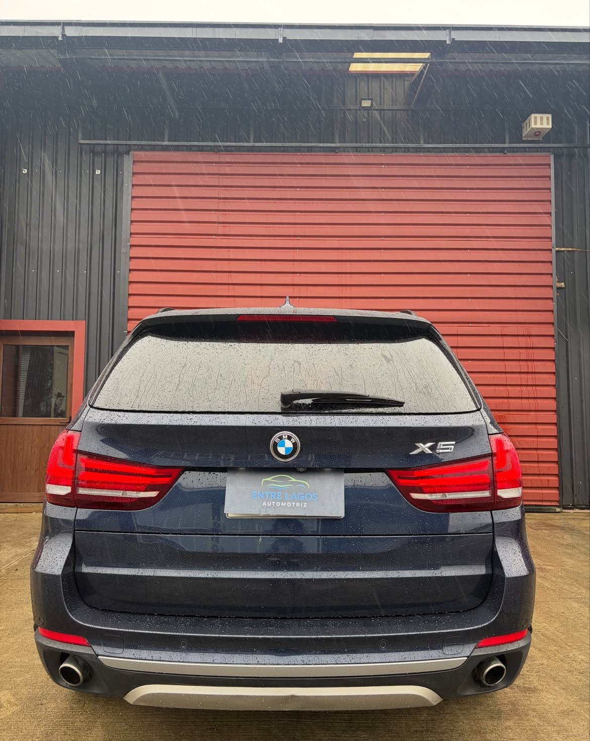 📍Puerto Varas, X región. 👉🏻 Conoce más- 🌐 www.entrelagosautomotriz.clBMW X5 XDRIVE 30d Veloc (2)