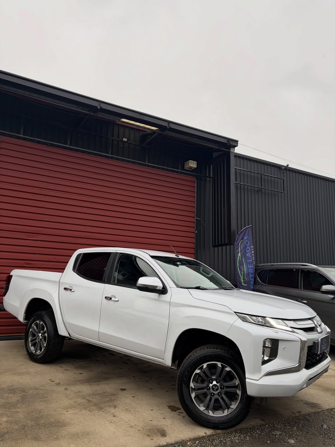 📍Puerto Varas, X región. 👉🏻 Conoce más- 🌐 www.entrelagosautomotriz.clMITSUBISHI L200 DAKARVe (3)