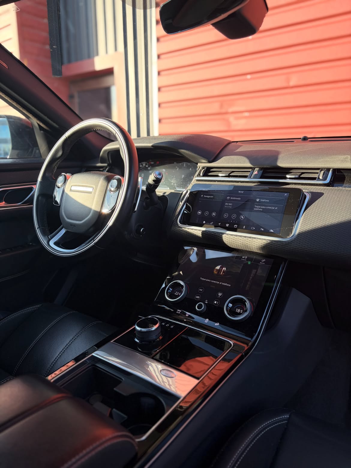 📍Puerto Varas, X región. 👉🏻 Conoce más- 🌐 www.entrelagosautomotriz.clRANGE ROVER VELAR R DYN (4)
