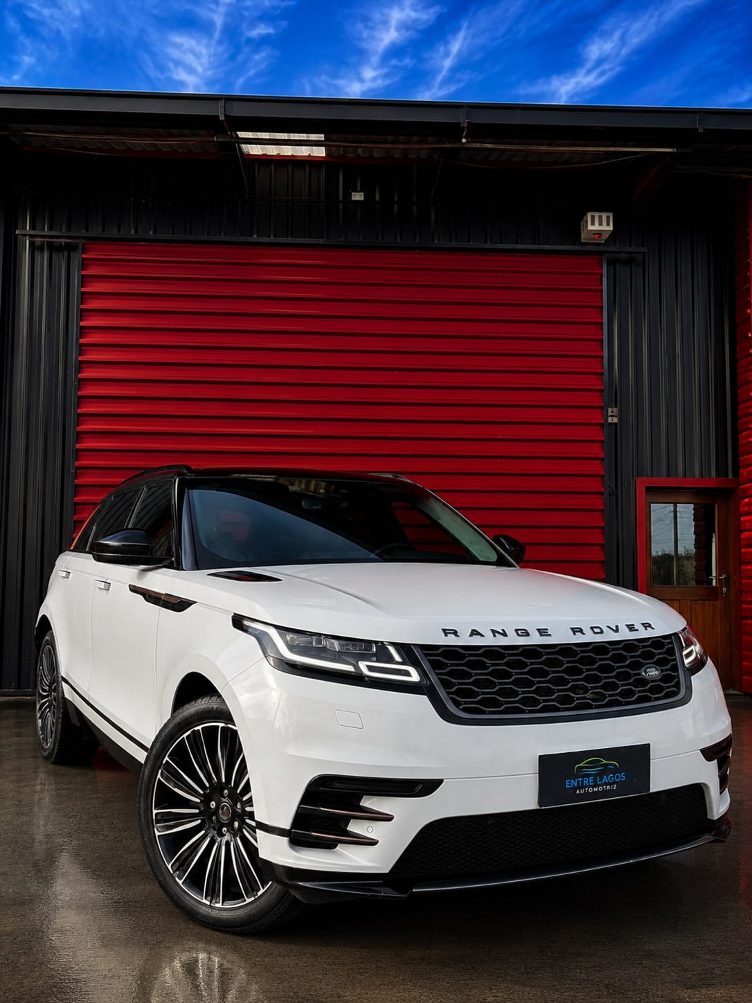📍Puerto Varas, X región. 👉🏻 Conoce más- 🌐 www.entrelagosautomotriz.clRANGE ROVER VELAR R DYN