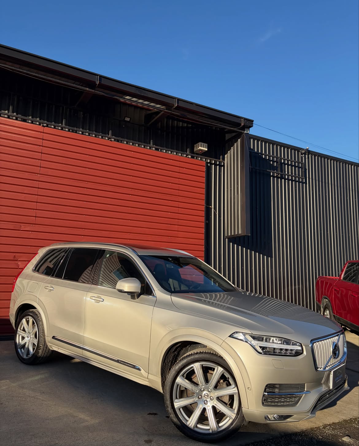 📍Puerto Varas, X región. 👉🏻 Conoce más- 🌐 www.entrelagosautomotriz.clVolvo XC90 D5 AWDVeloci (1)