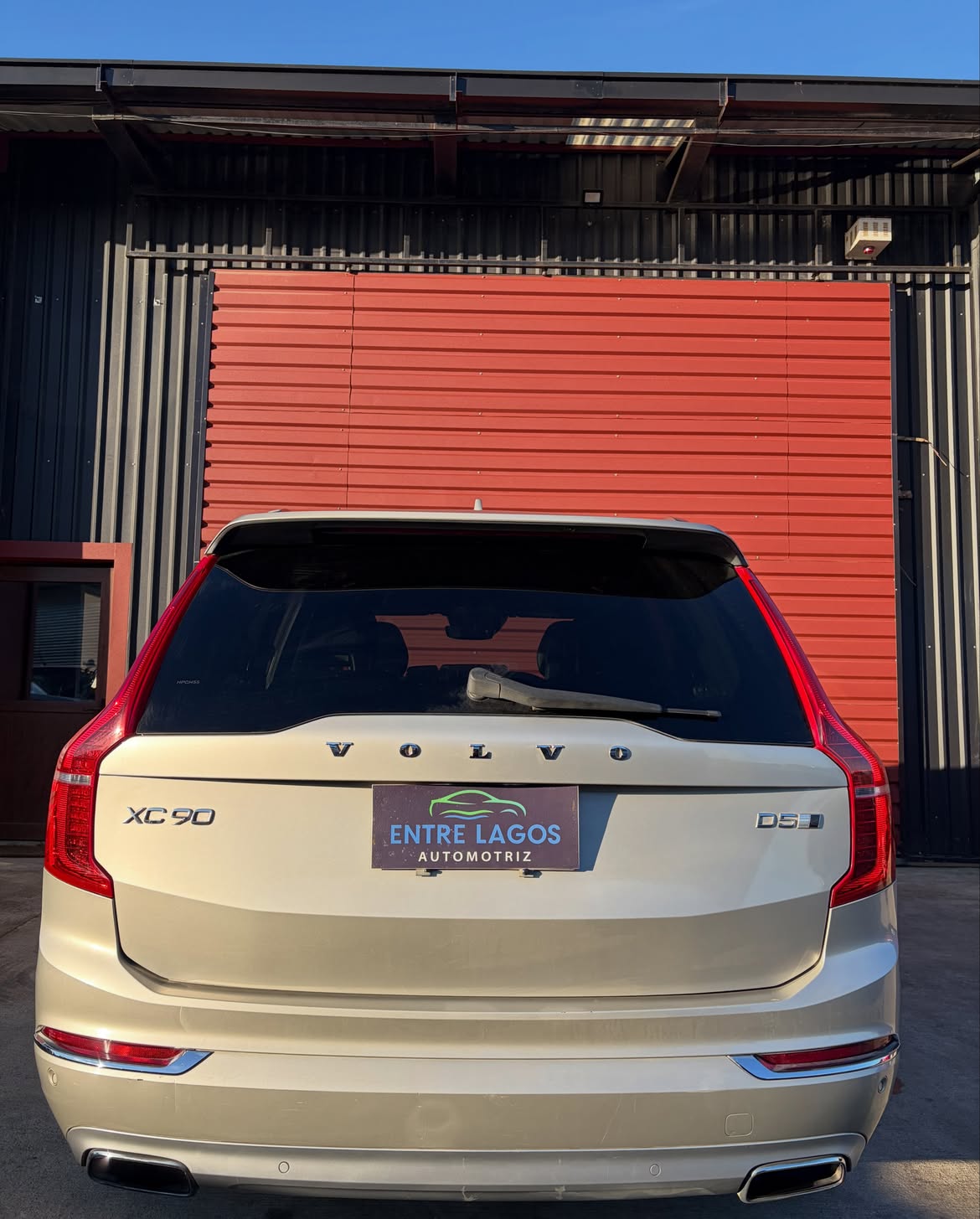 📍Puerto Varas, X región. 👉🏻 Conoce más- 🌐 www.entrelagosautomotriz.clVolvo XC90 D5 AWDVeloci (2)