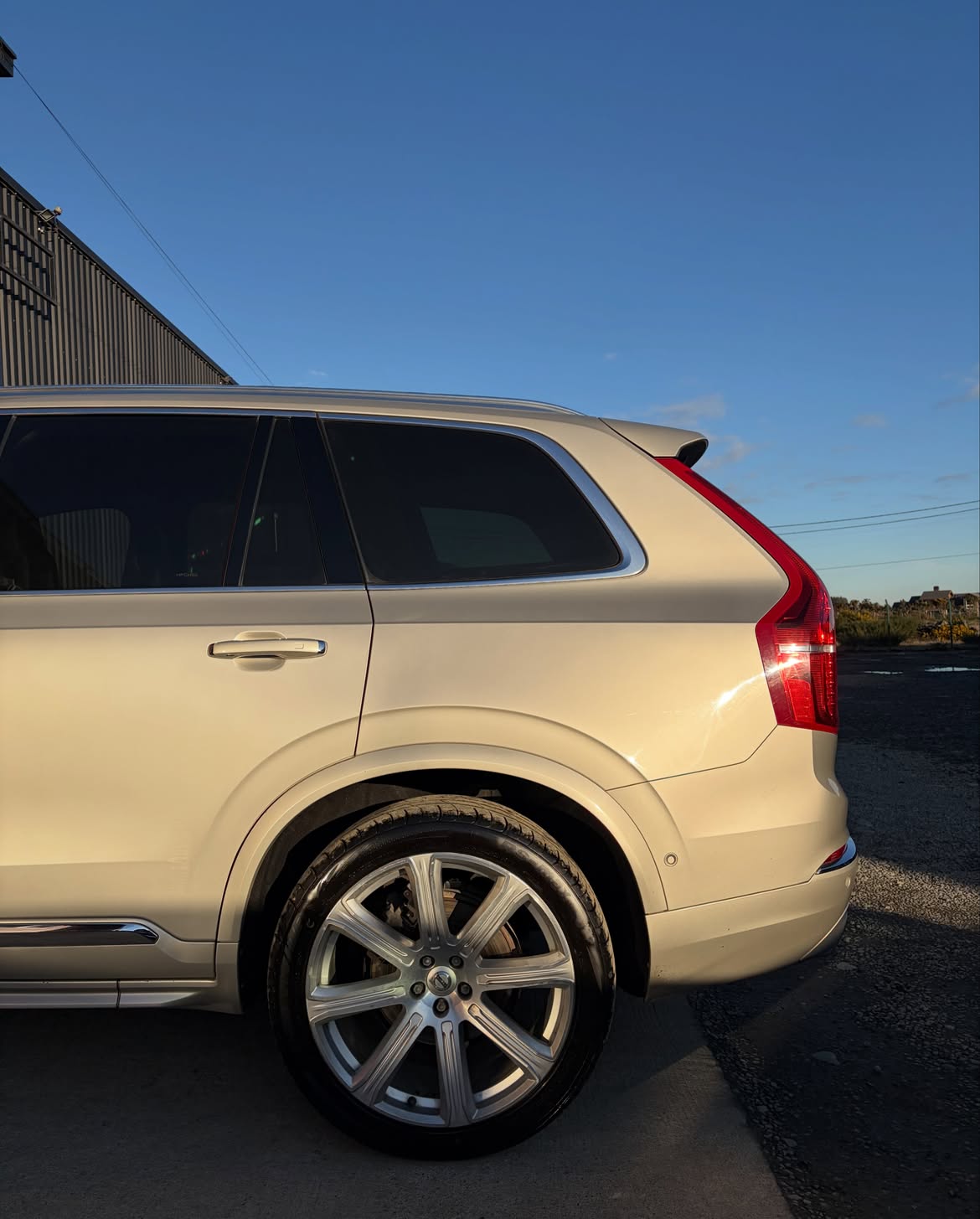 📍Puerto Varas, X región. 👉🏻 Conoce más- 🌐 www.entrelagosautomotriz.clVolvo XC90 D5 AWDVeloci (3)