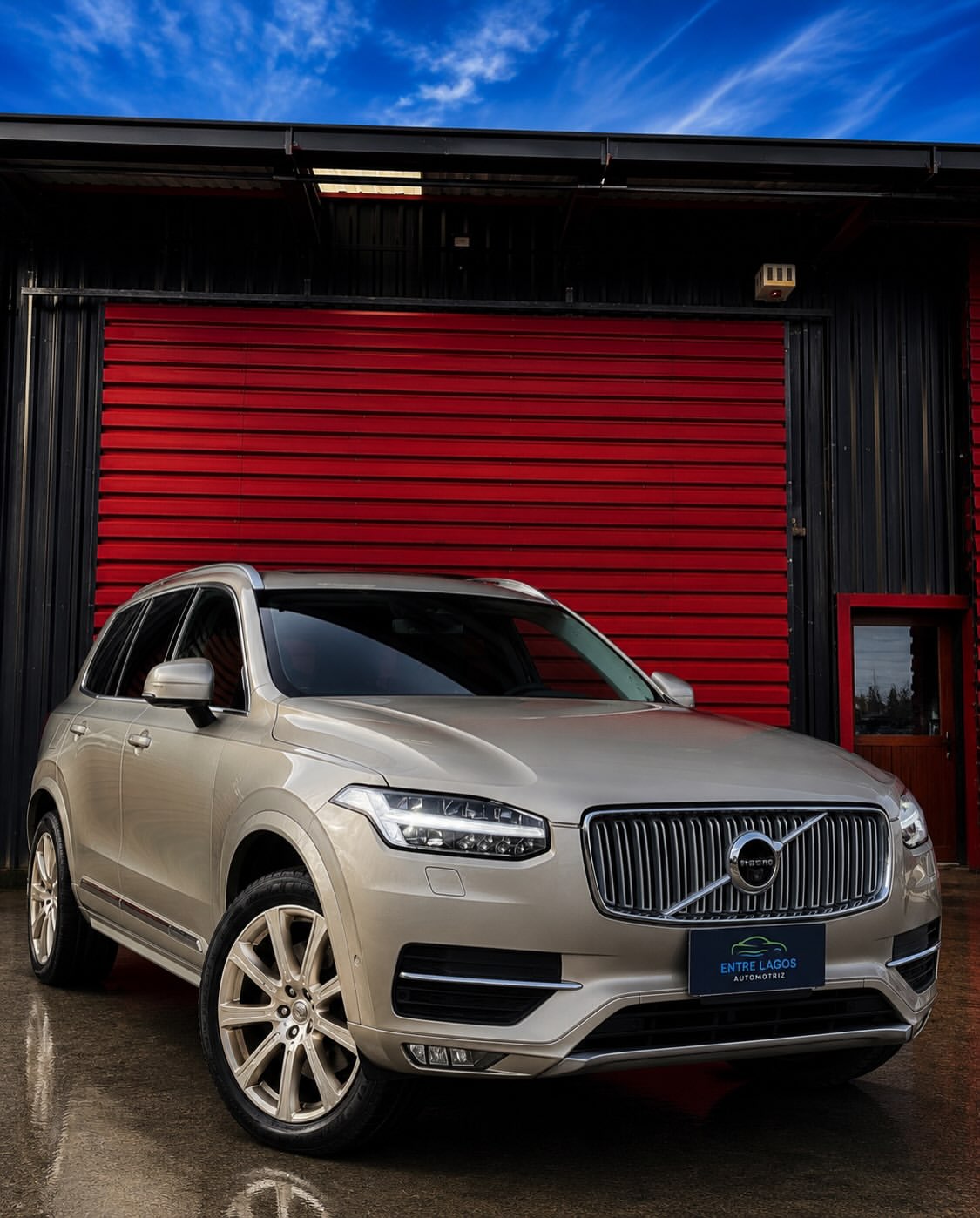 📍Puerto Varas, X región. 👉🏻 Conoce más- 🌐 www.entrelagosautomotriz.clVolvo XC90 D5 AWDVeloci