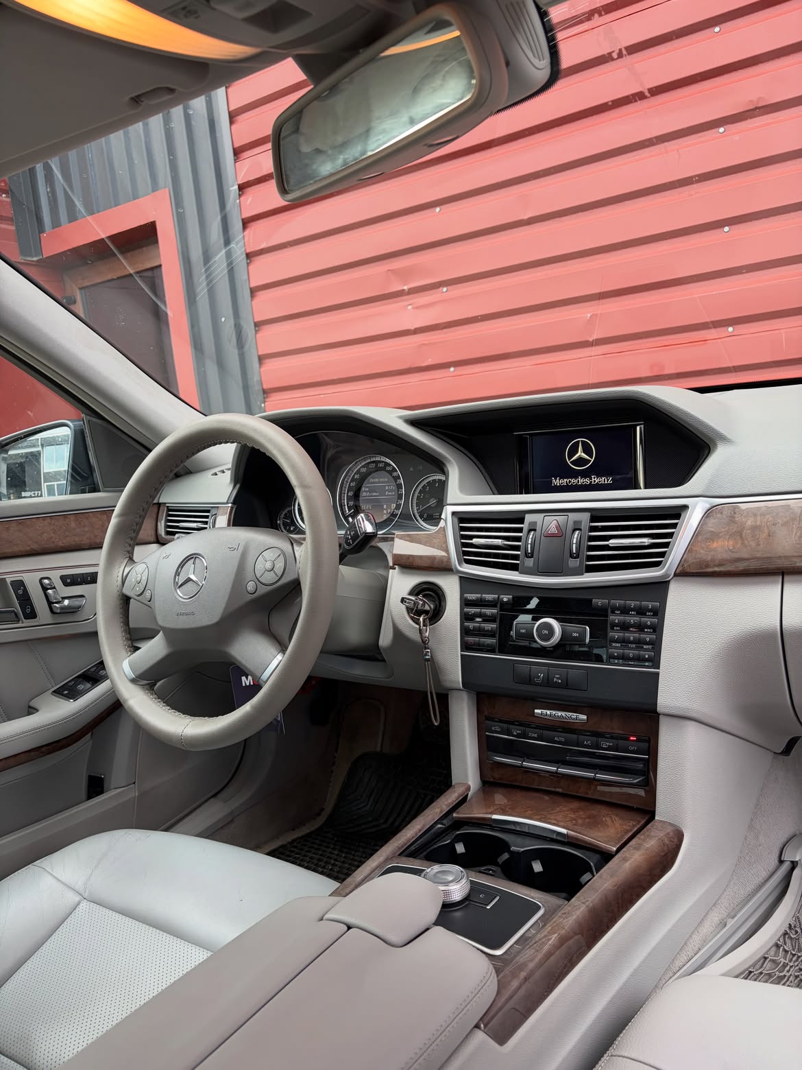 📍Puerto Varas, X región. 👉🏻 Conoce más- 🌐 www.entrelagosautomotriz.clMERCEDES BENZ E300 ELEG (3)