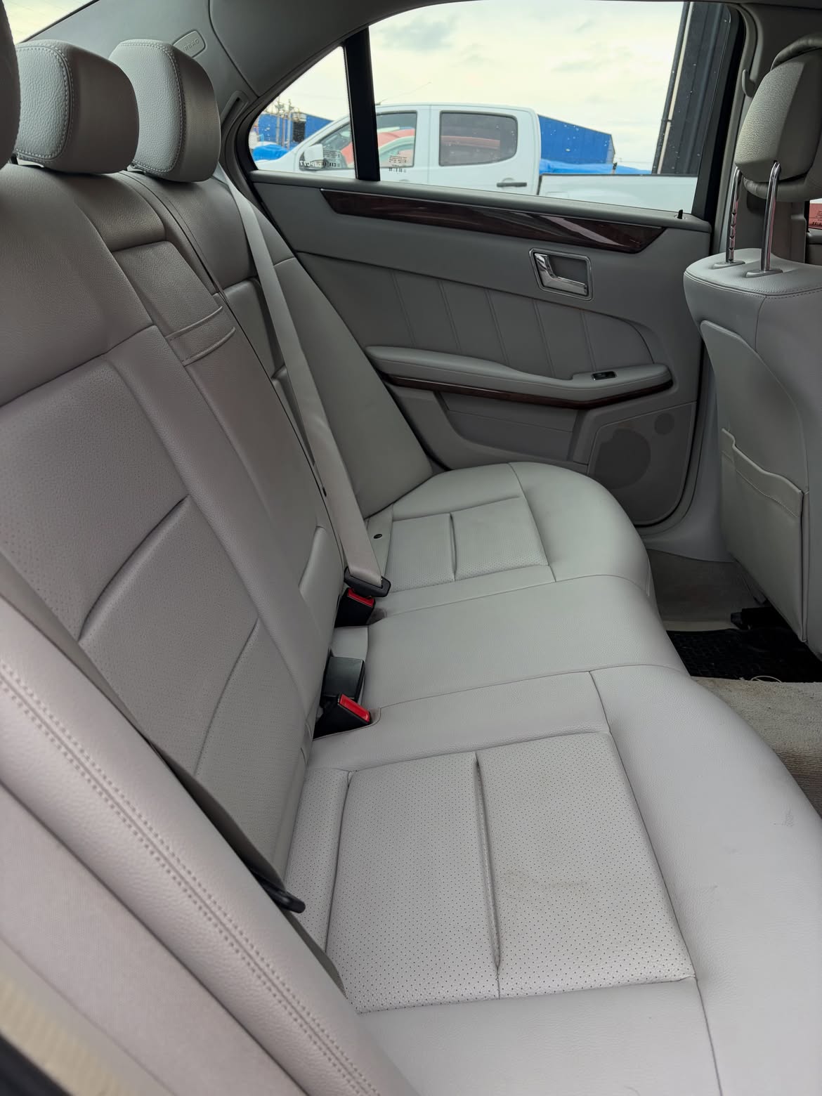 📍Puerto Varas, X región. 👉🏻 Conoce más- 🌐 www.entrelagosautomotriz.clMERCEDES BENZ E300 ELEG (4)