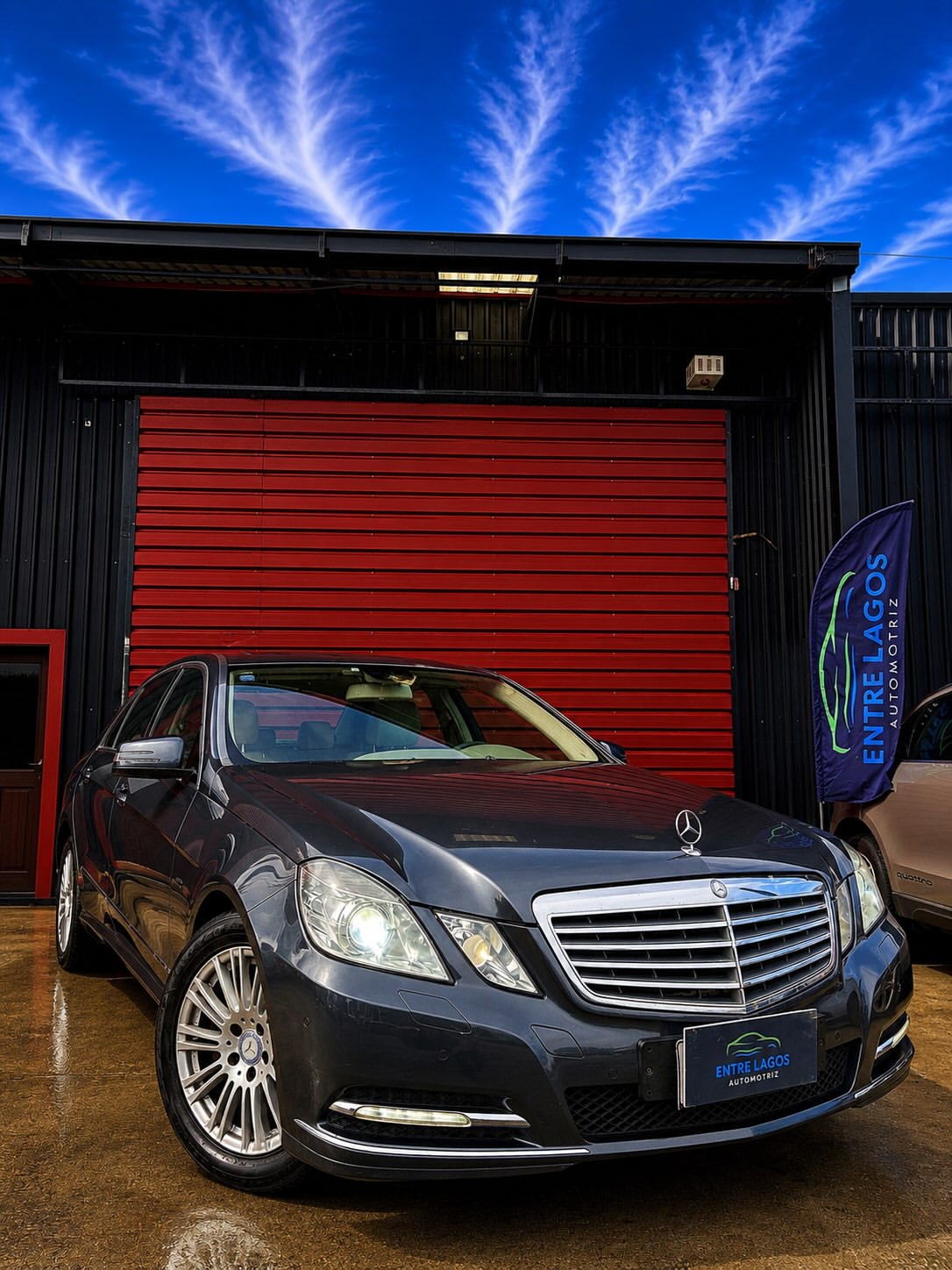 📍Puerto Varas, X región. 👉🏻 Conoce más- 🌐 www.entrelagosautomotriz.clMERCEDES BENZ E300 ELEG
