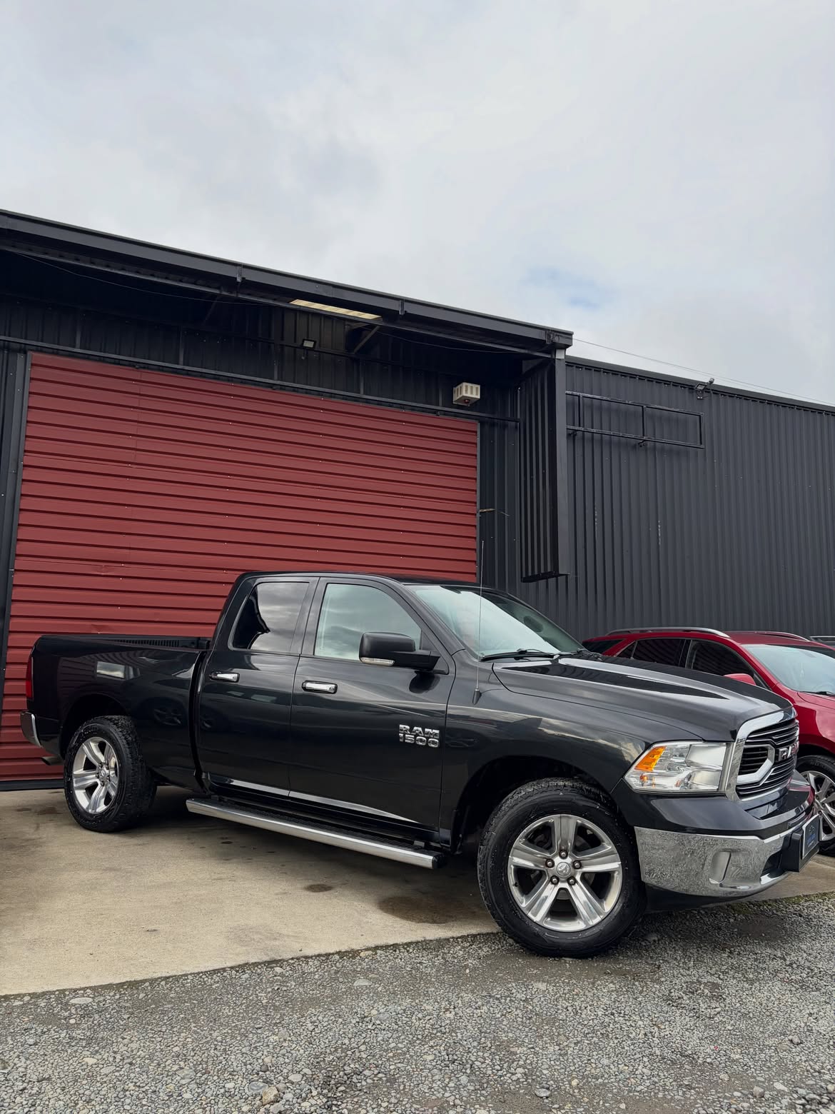 📍Puerto Varas, X región. 👉🏻 Conoce más- 🌐 www.entrelagosautomotriz.clRAM 1500 SLT 2020Veloci (1)